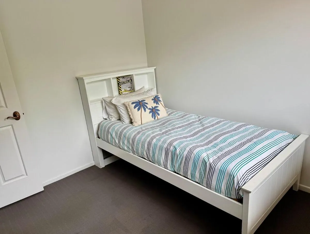Apartment 2 Bedroom Granny Flat In Nerang With Shared Pool Gold Coast