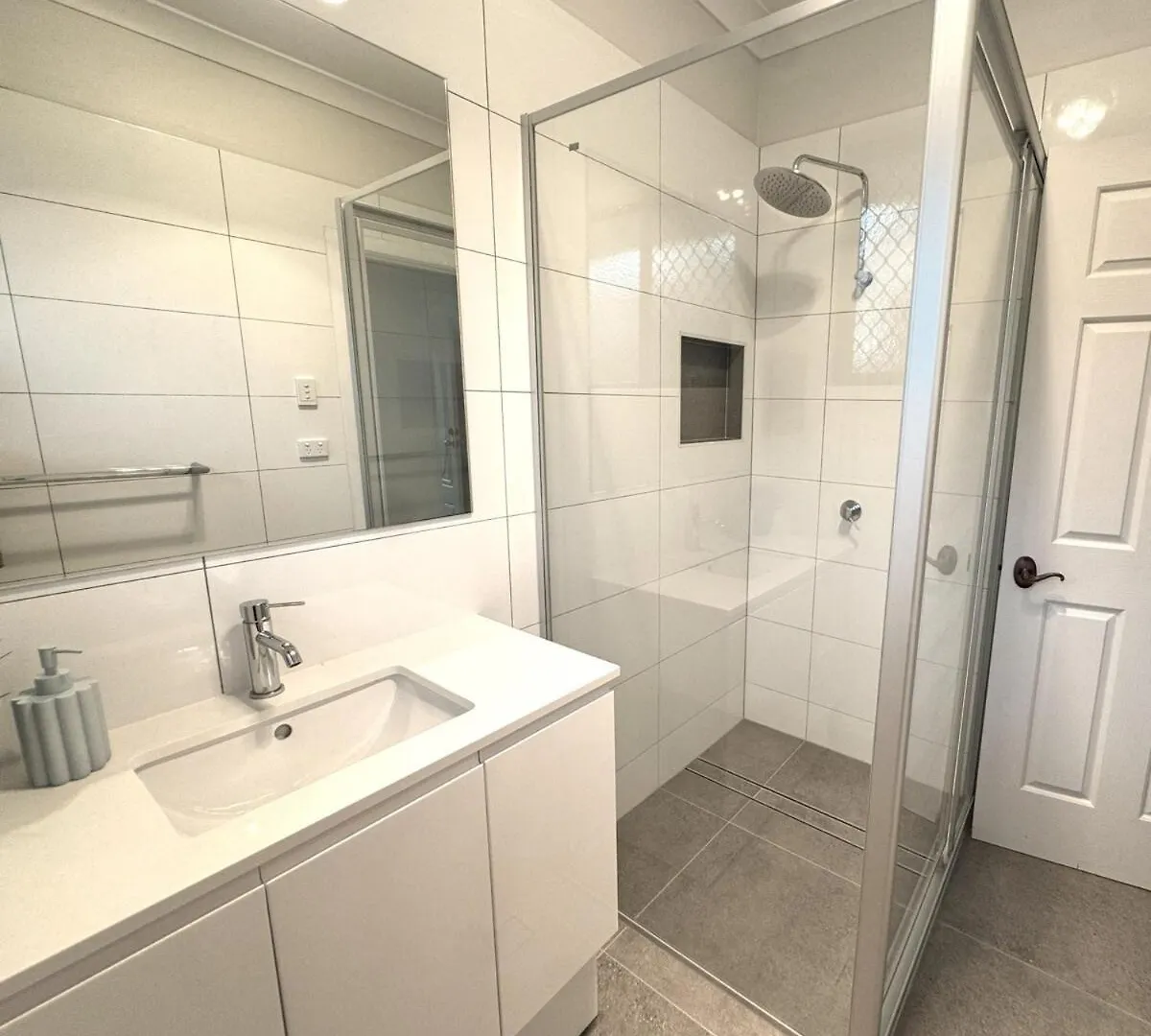 Apartment 2 Bedroom Granny Flat In Nerang With Shared Pool Gold Coast