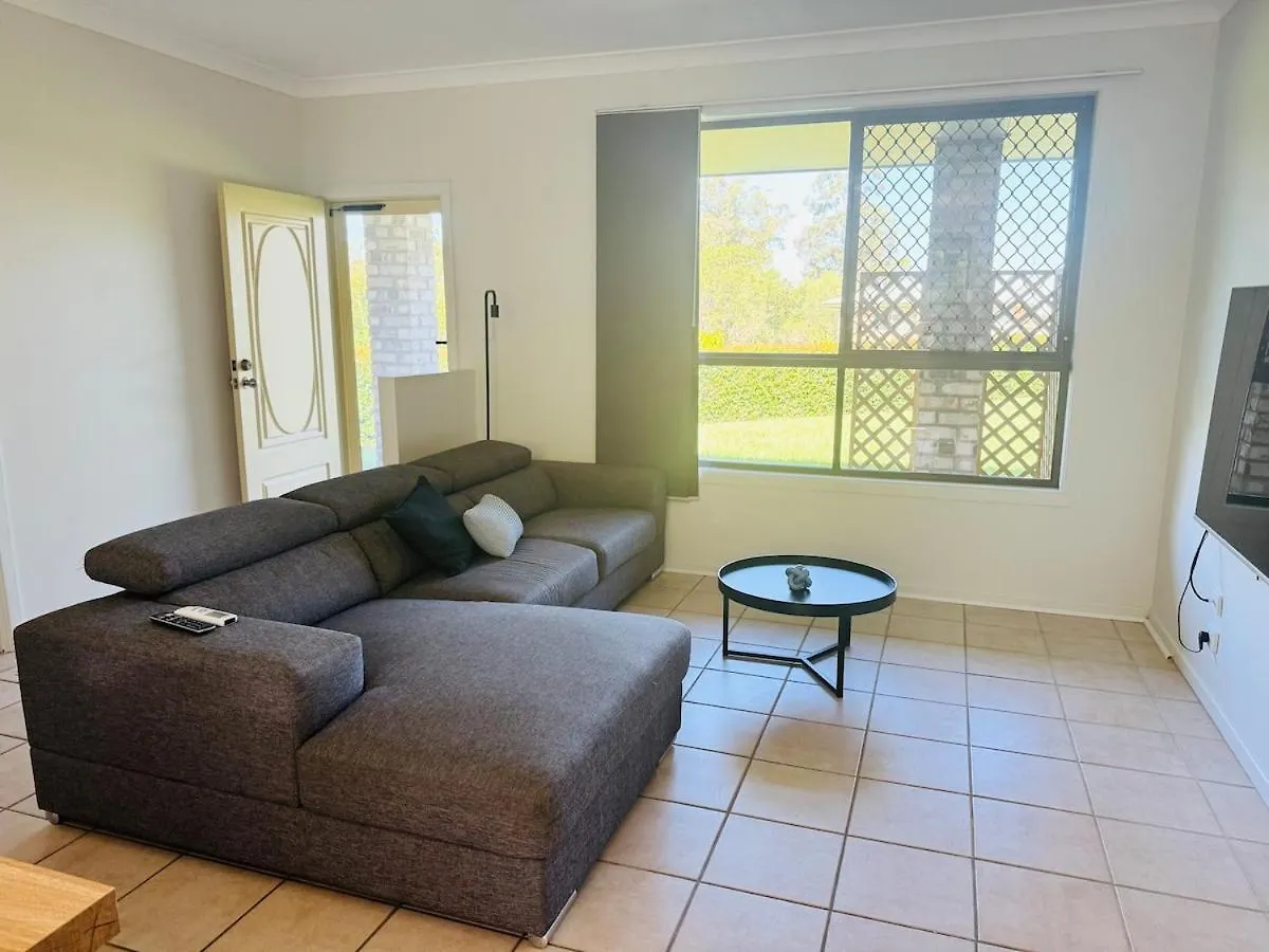 2 Bedroom Granny Flat In Nerang With Shared Pool Gold Coast